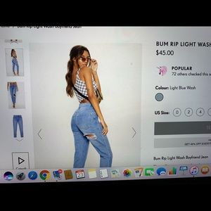 PrettyLittleThing Bum Rip Boyfriend Jeans